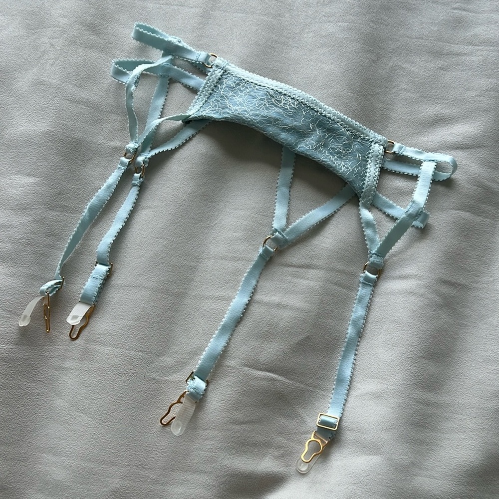 E.L.F. Zhou adjustable suspender belt size M